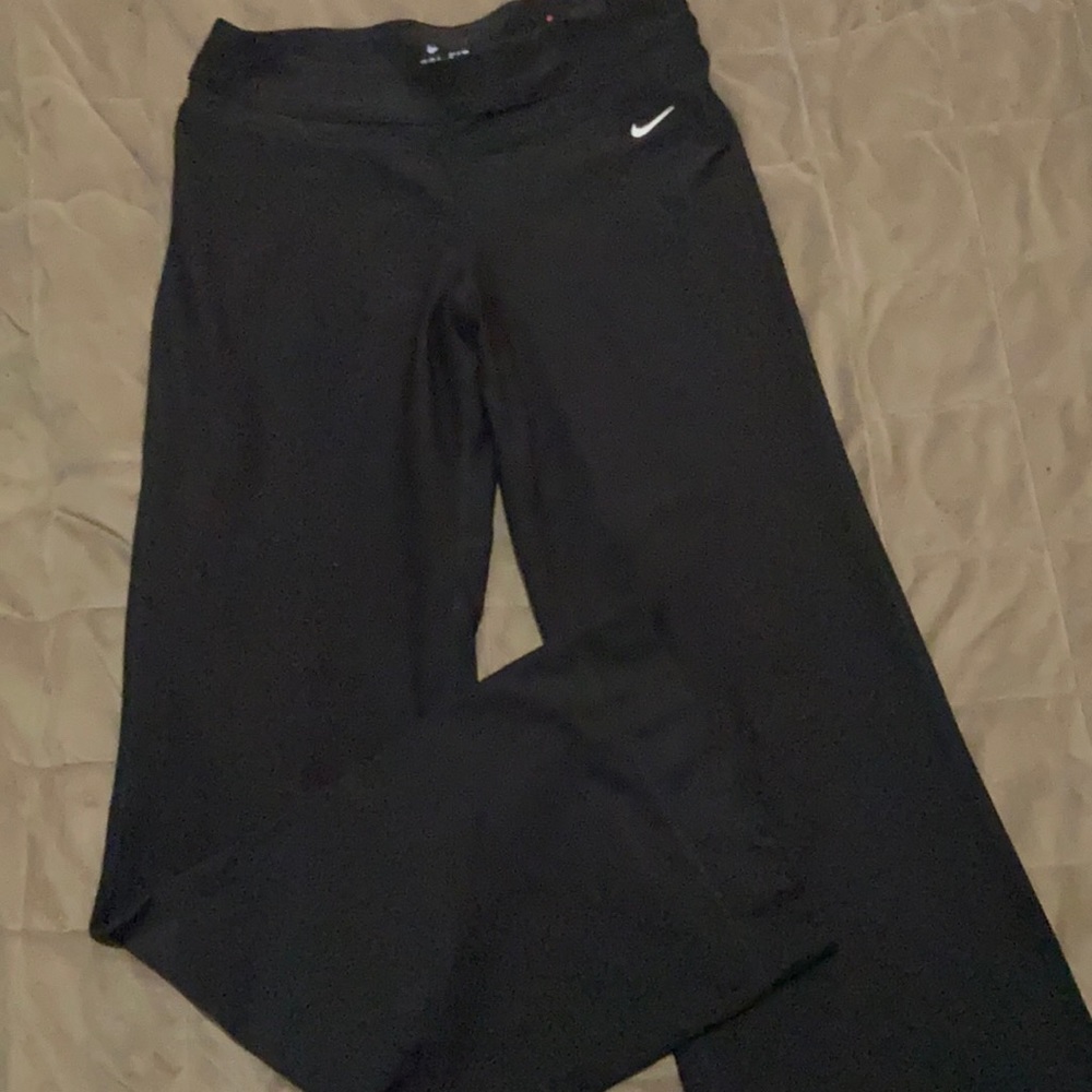 Long black Nike leggings